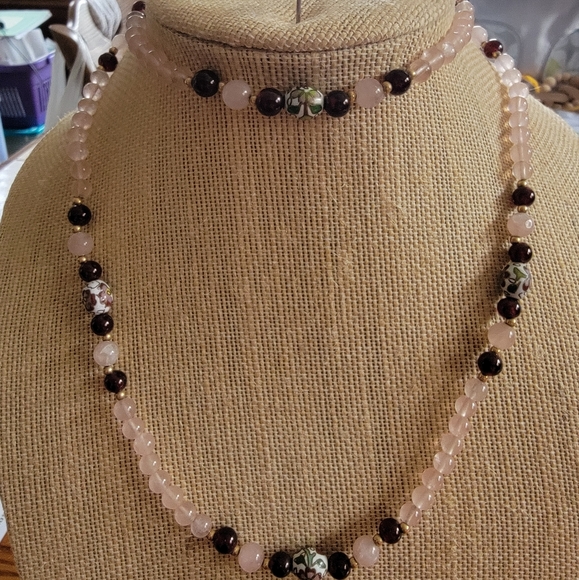 VINTAGE 1970"S GARNET/ROSE QUARTZ/CLOISONNE & GOLDTONE BEADED NECKLACE - Picture 7 of 8